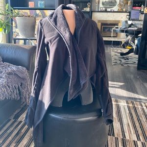Lululemon size 6 fuzzy wrap